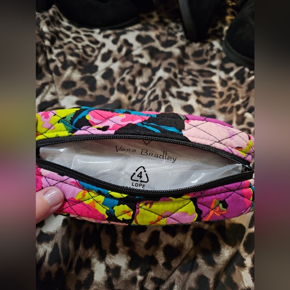 NWOT Cosmetic Bag - Picture 3 of 4